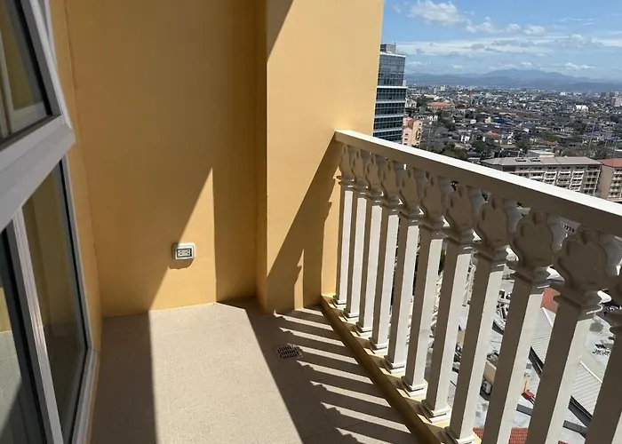 Deluxe In Venice Mall Apartment Manila