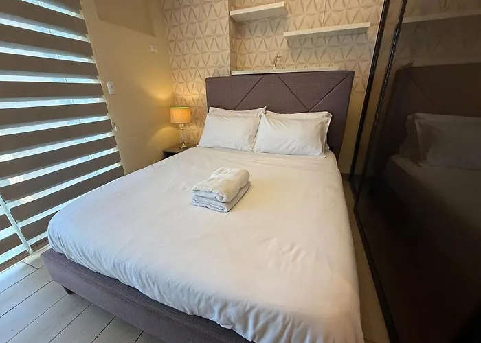 Deluxe In Venice Mall Apartment Manila