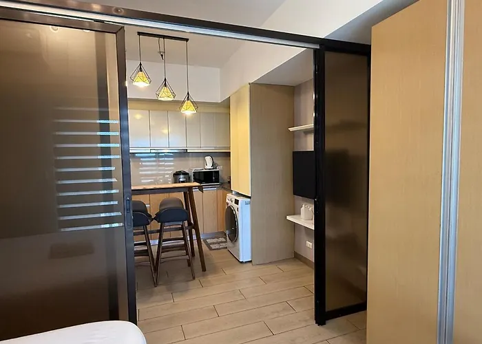 Deluxe In Venice Mall Apartment *
